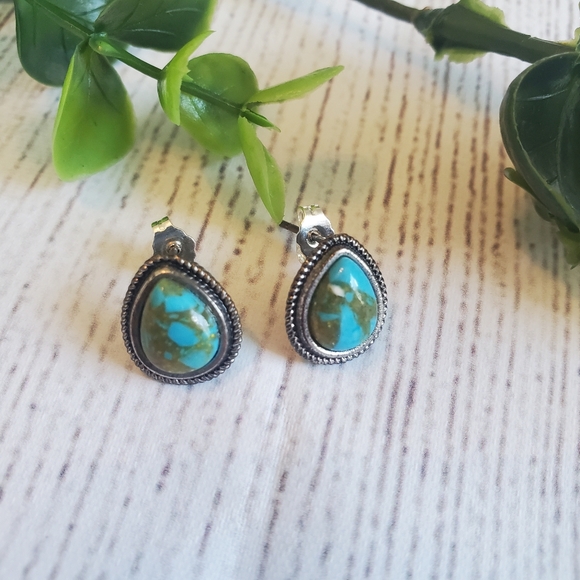Turquoise & sliver teardrop stud earrings. - Picture 2 of 4